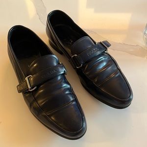 I’m selling Authentic Prada mens loafer’s size 42/9